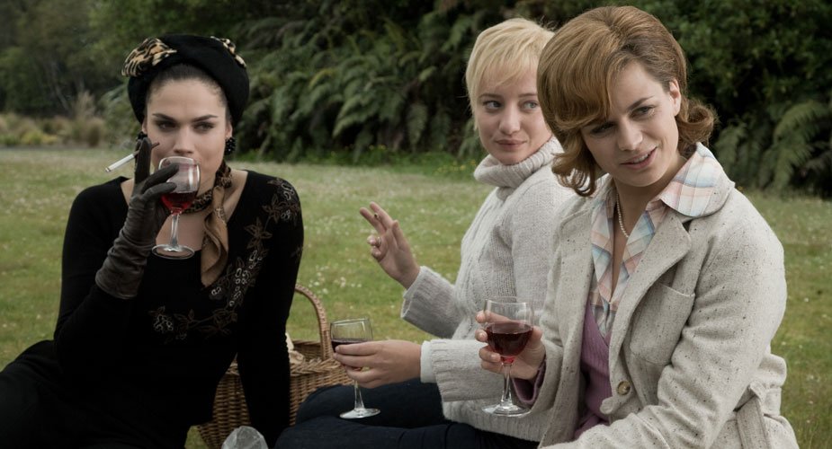 Karina Smulders, Anna Drijver, and Elise Schaap star in BRIDE FLIGHT. Karina Smulders, Anna Drijver, and Elise Schaap star in BRIDE FLIGHT.